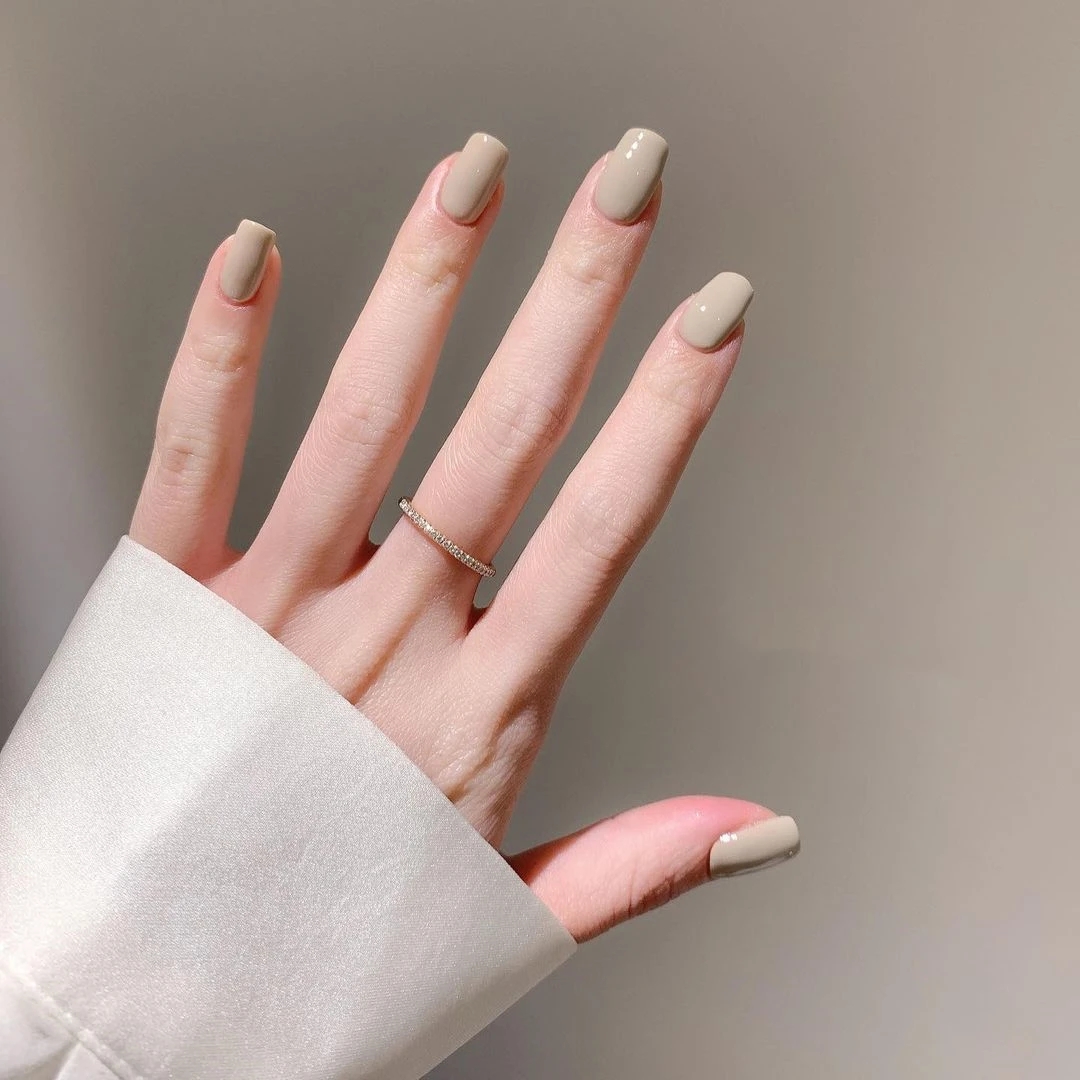 超级好看的三款美甲教程来啦,五彩美甲如何涂出高级感