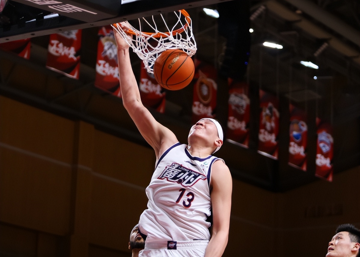 韩德君43分19板15盖帽,15到16赛季辽宁广东季后赛韩德君