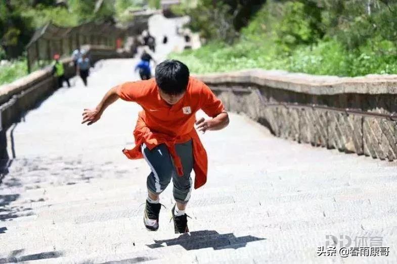 每恨从来欠机会，却怜当今少英雄——段刘愚、方昊枯坐板凳