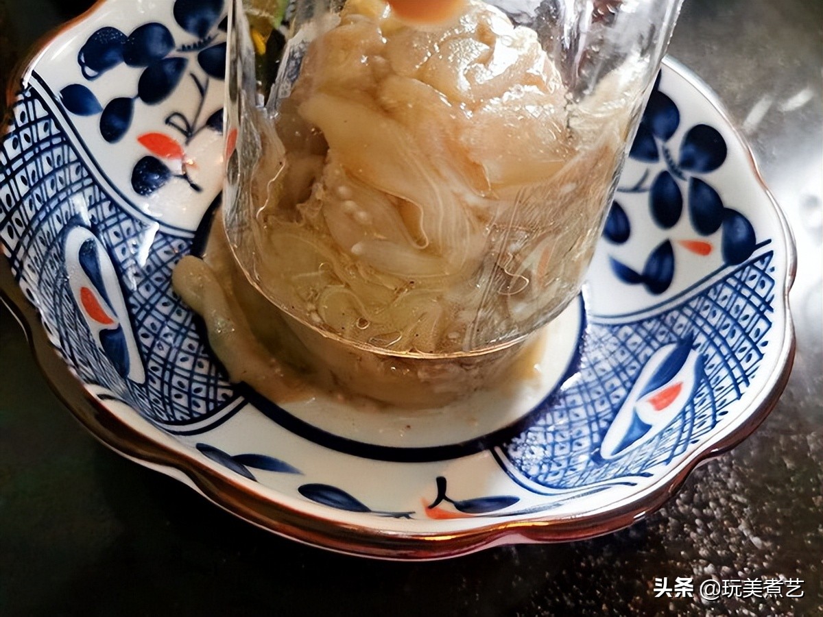 茄子这样做出来口感味道都很棒 (下饭软糯茄子)