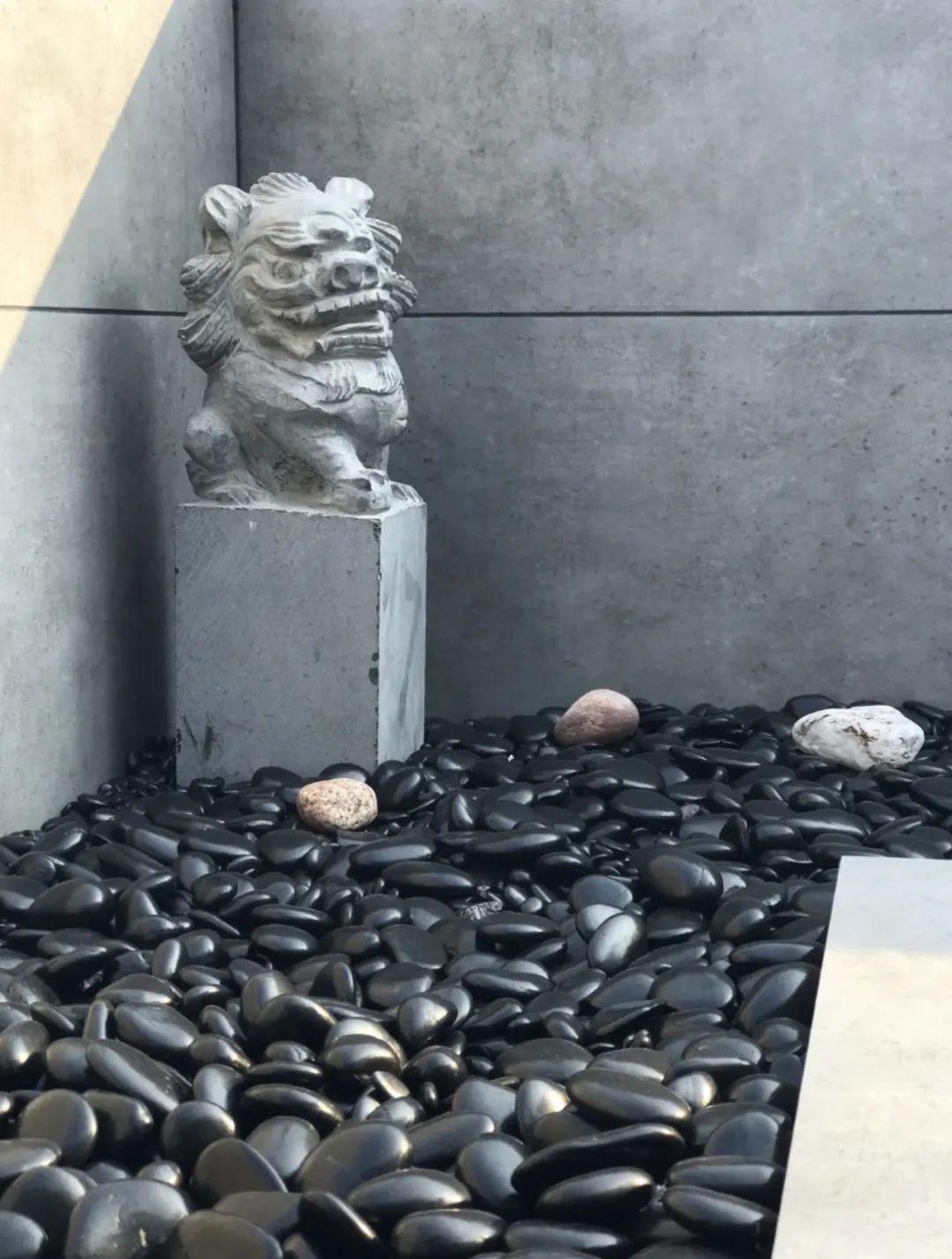 阳台砖与防腐木结合,阳台花园铺砖还是防腐木好