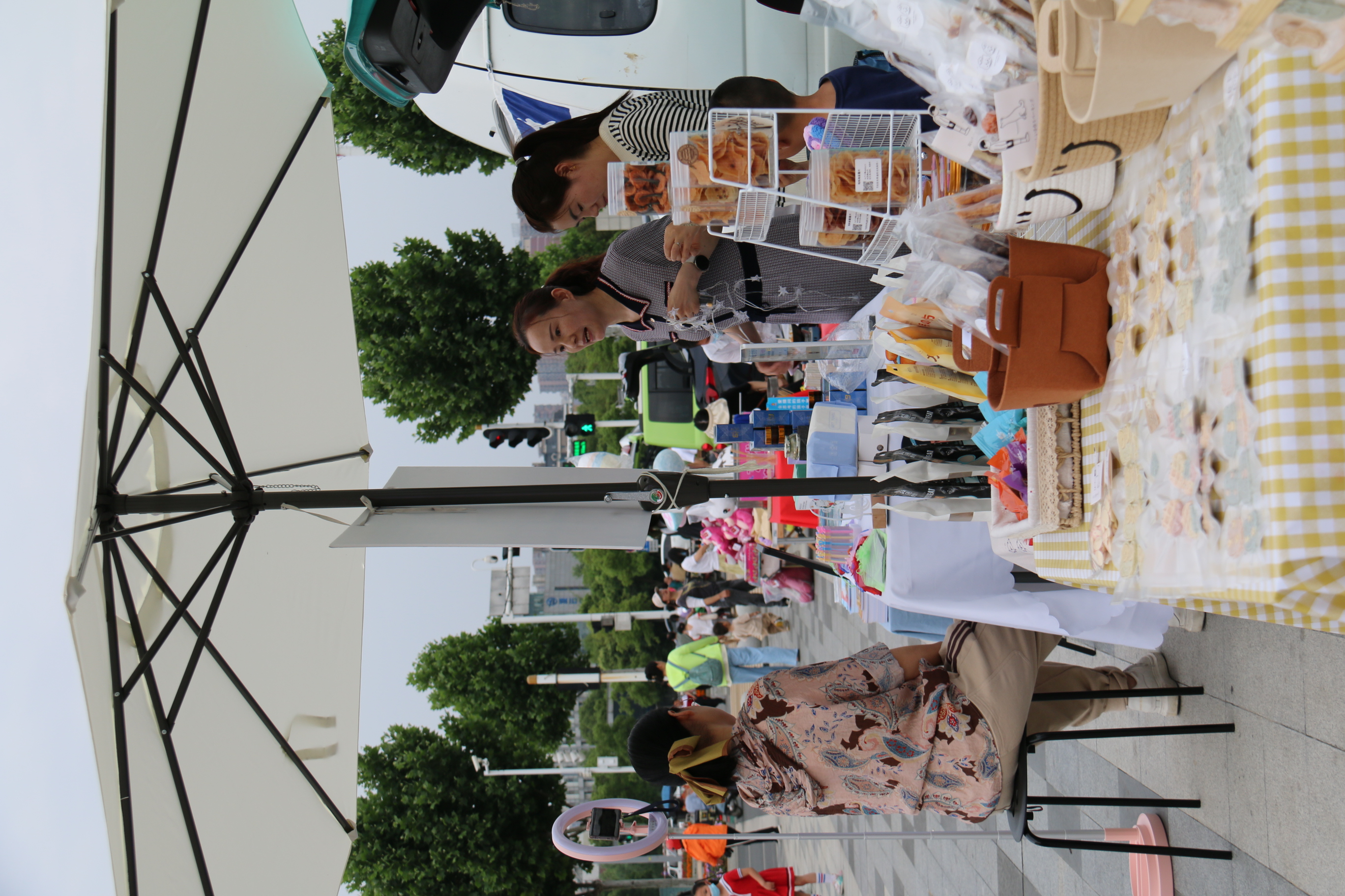 不想上班的的年轻人都在干嘛,现在的年轻人都不努力工作