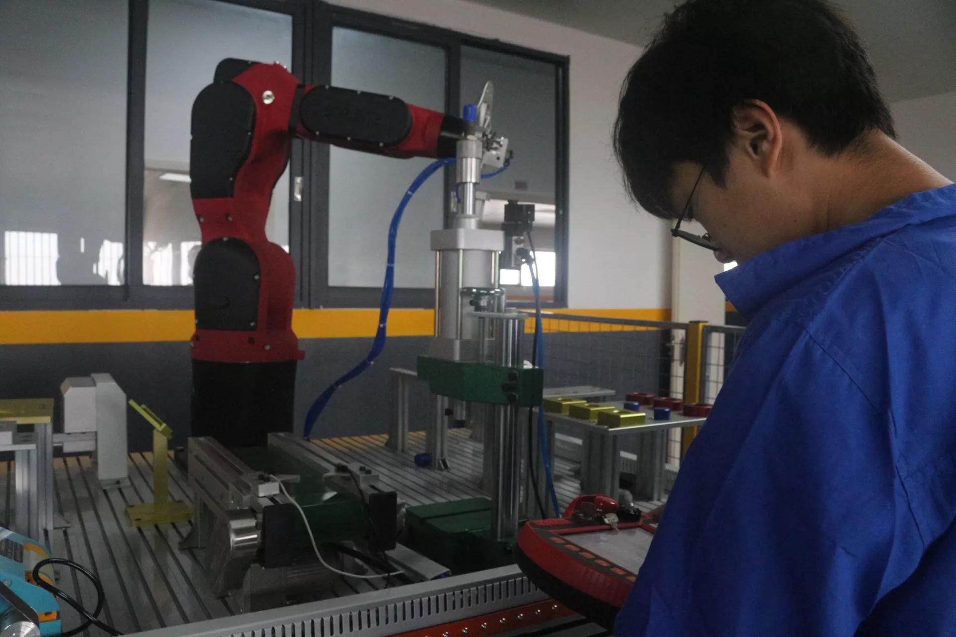 专科男生工业机器人技术,认识工业机器人专业掌握专业技能