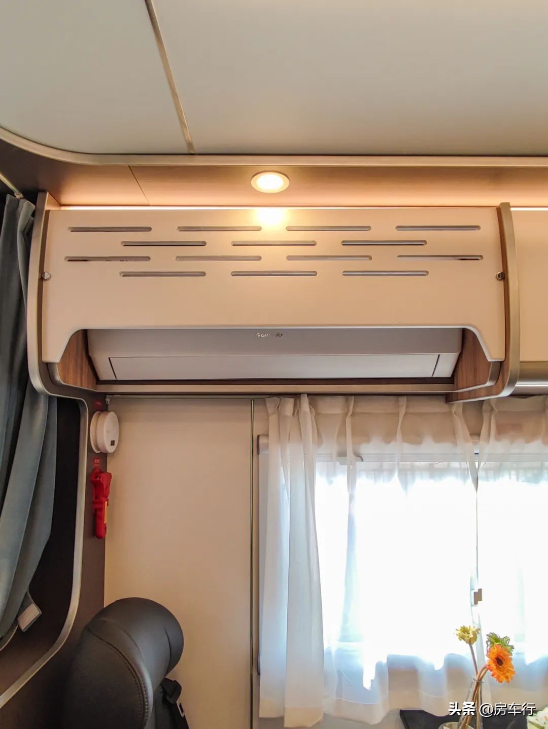 隔断式厨房，15度电+1700W太阳能，新星五十铃700P旅行官纵床版