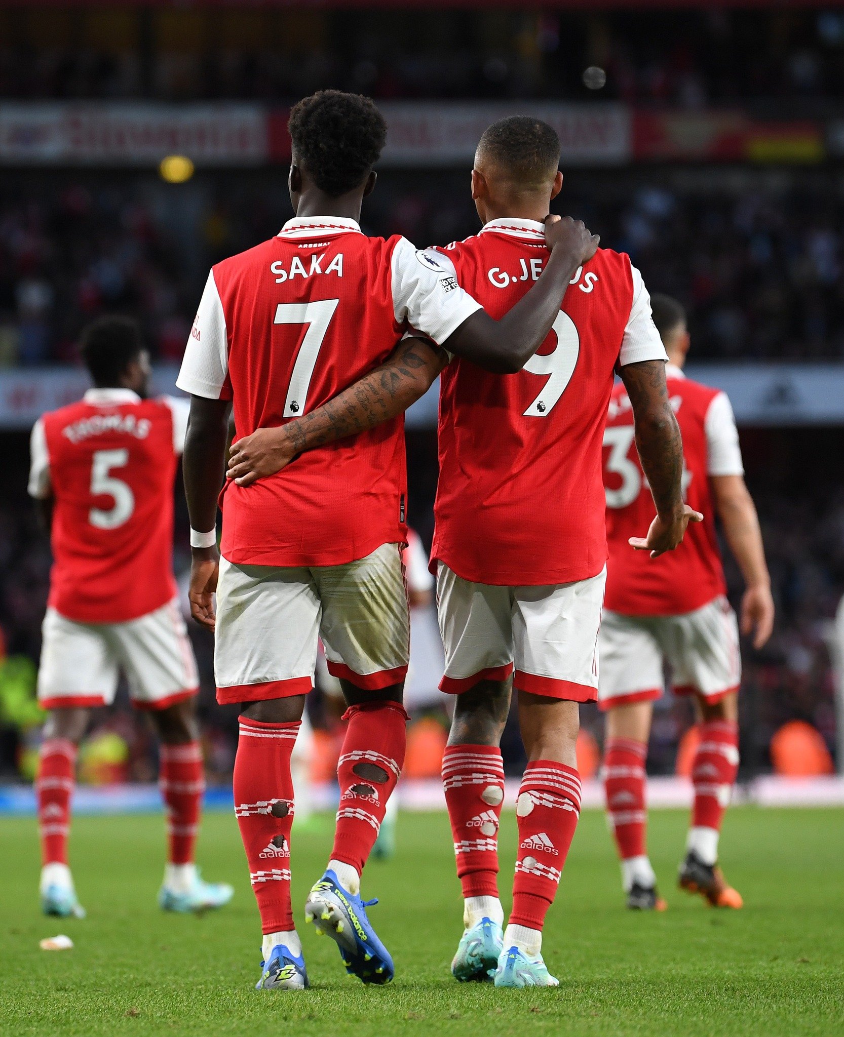 超长过膝足球袜怎么穿才最帅气,好穿又便宜的过膝足球袜