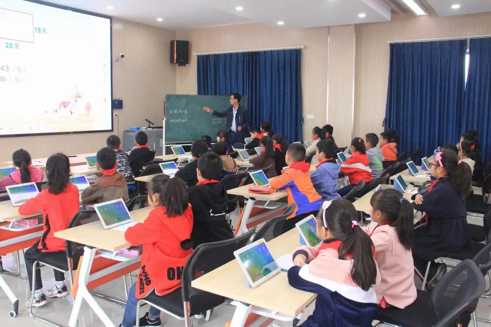 生态科技新城创新策略,智慧课堂打造智能高效的学习环境