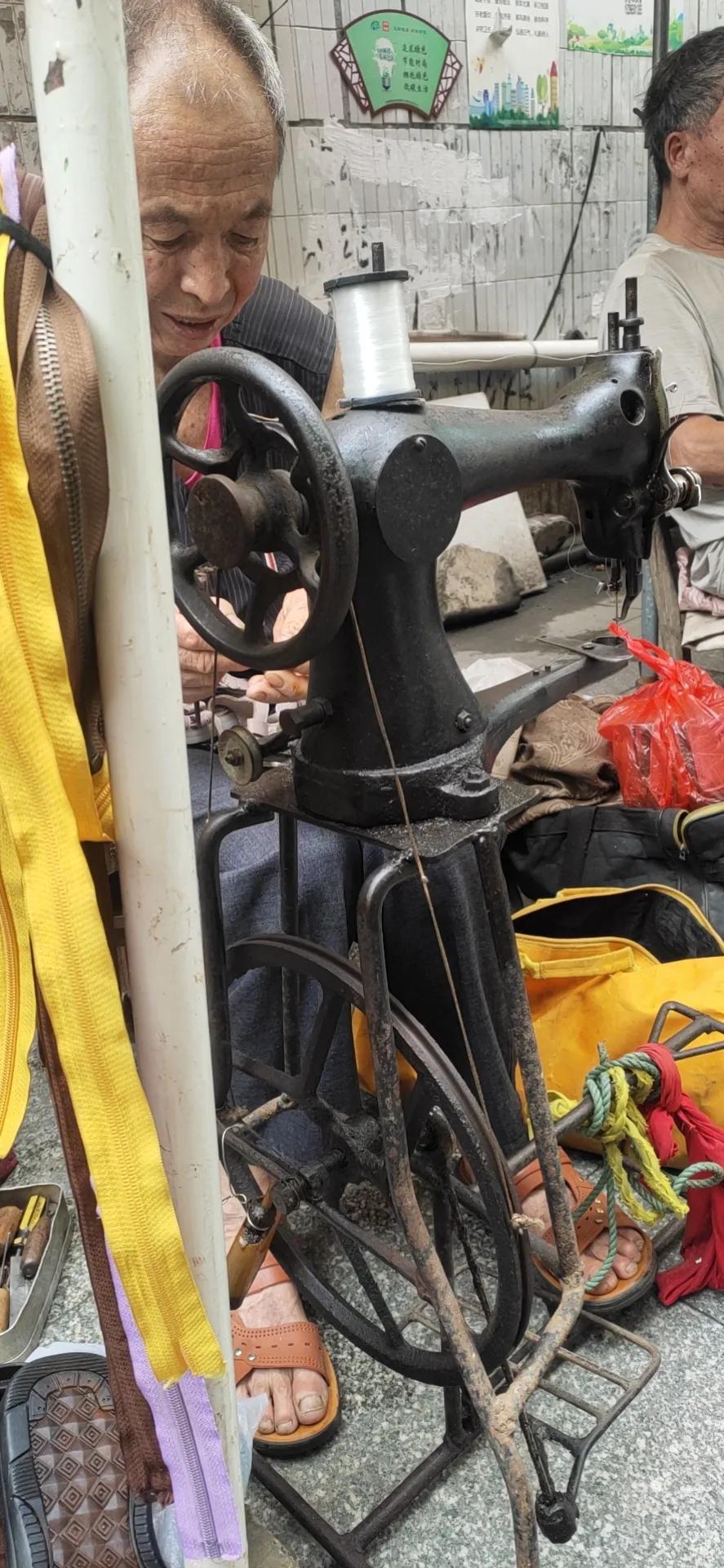 孩子的衣服鞋子可以丢掉吗,衣服穿烂了可以直接丢掉吗