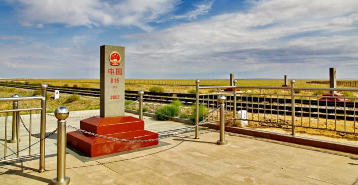 蒙古国距离中国的呼和浩特市多远,蒙古国距中国最近的县城