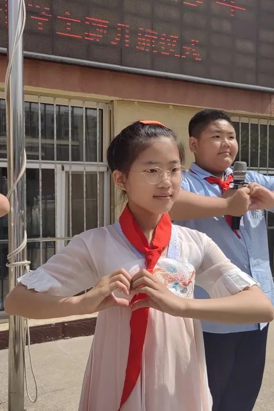 升旗仪式做文明有礼的儒雅少年,小学生文明有礼主题升旗仪式