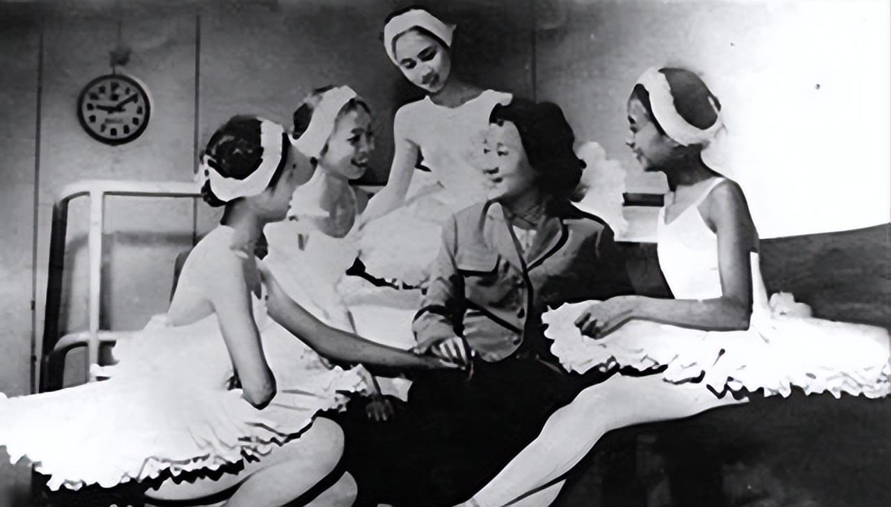 舞剧白毛女分幕,舞剧黑白版白毛女