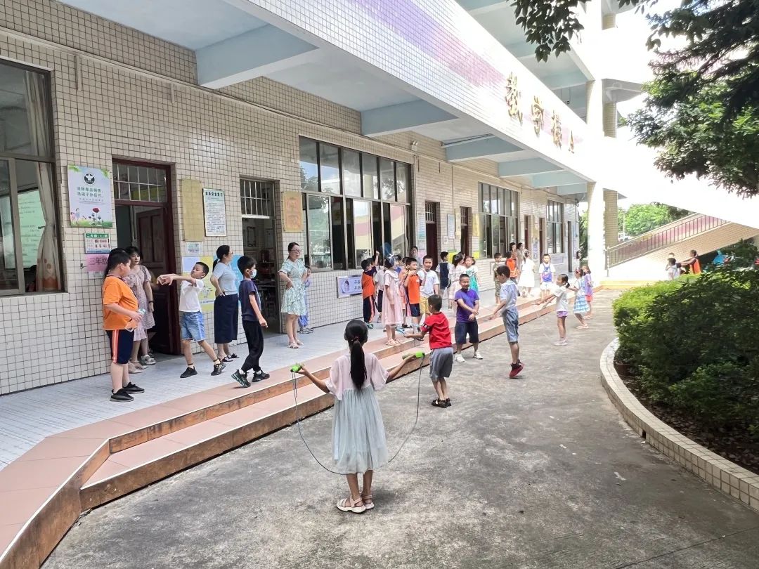 直击课外喵暑托开课首日情况：能和同学一起过暑假，太好玩了