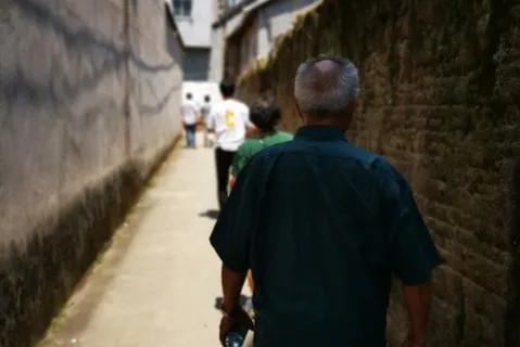 我从婆家逃到*疆新**刮大白挣了十万，父亲为弟弟要钱变痴呆,1