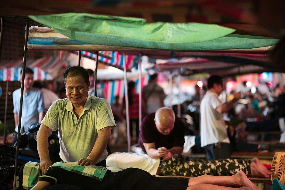 广西南宁盲人街头按摩,南宁盲人按摩街头