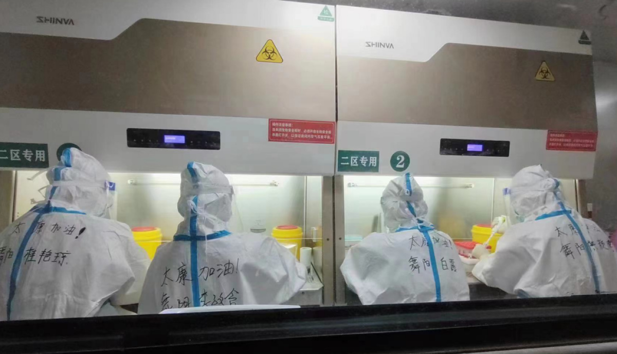 用实际行动坚守疫情防控一线,他们在抗疫一线诠释责任与担当