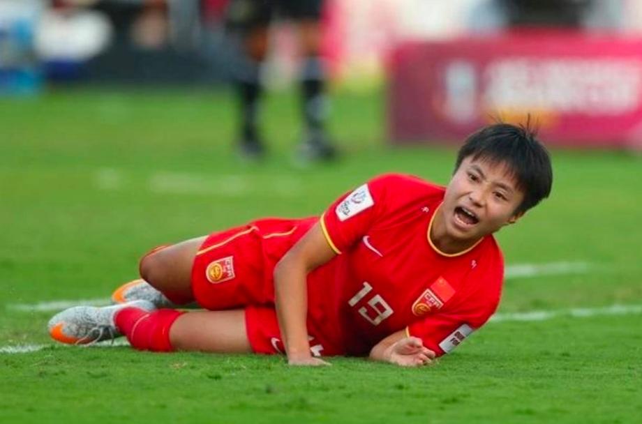 中国女足张琳艳头球神奇逆袭,张琳艳女足获奖