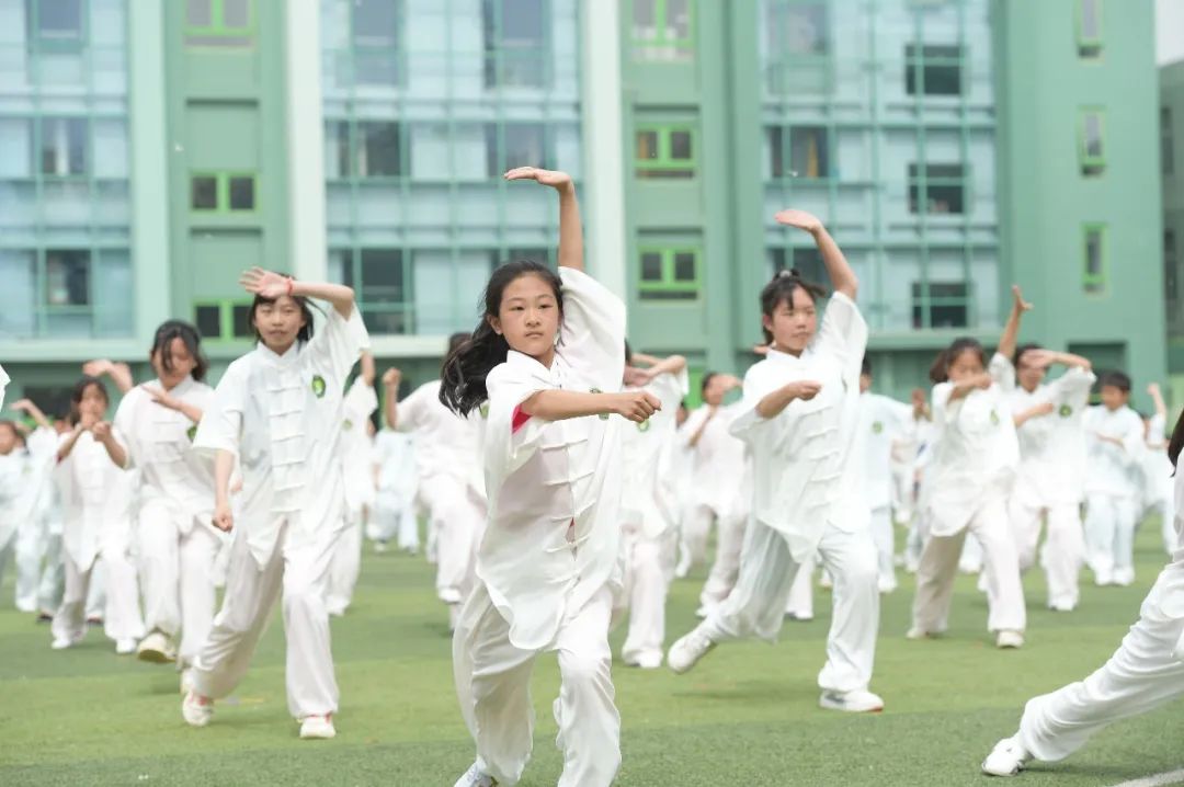 两千学生霸气登场的中杉金杉树体育节！泰酷辣！