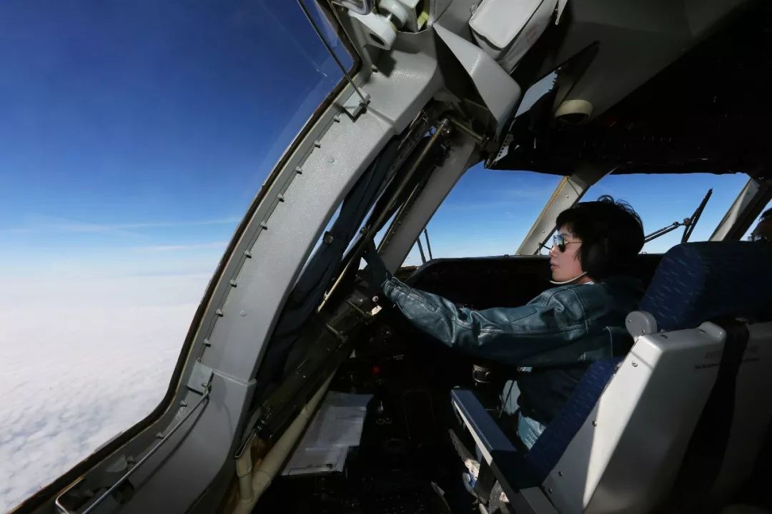 为什么飞行员都要很高,为什么飞行员的军衔都很高呢