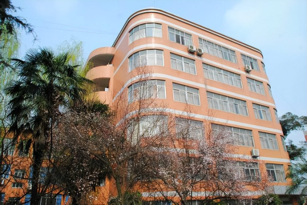 重德博学尚美笃行,重德博学勤勉尚美