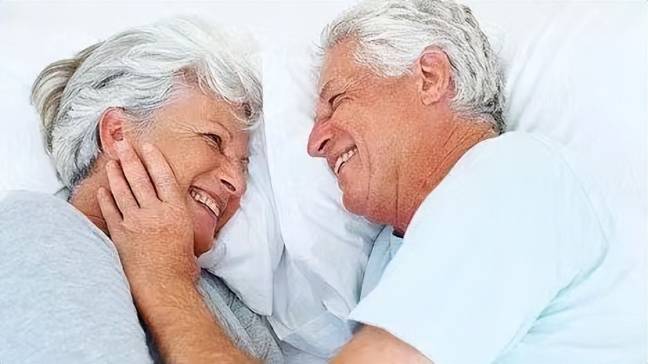 中老年夫妻应怎样生活,人到中年还需要友情吗