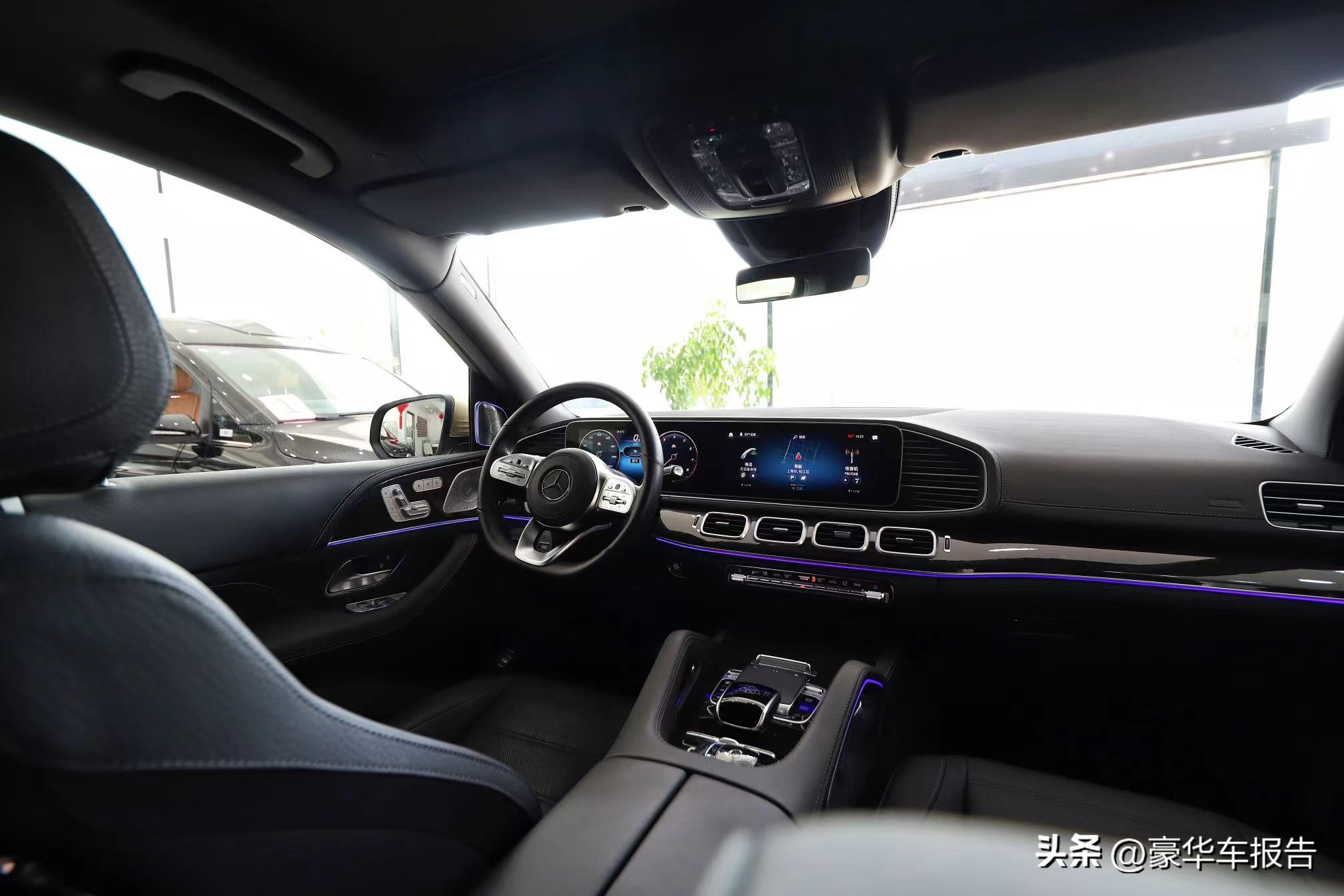 奔驰gls600迈巴赫2022款4座版,奔驰gls400跟迈巴赫的gls600不同