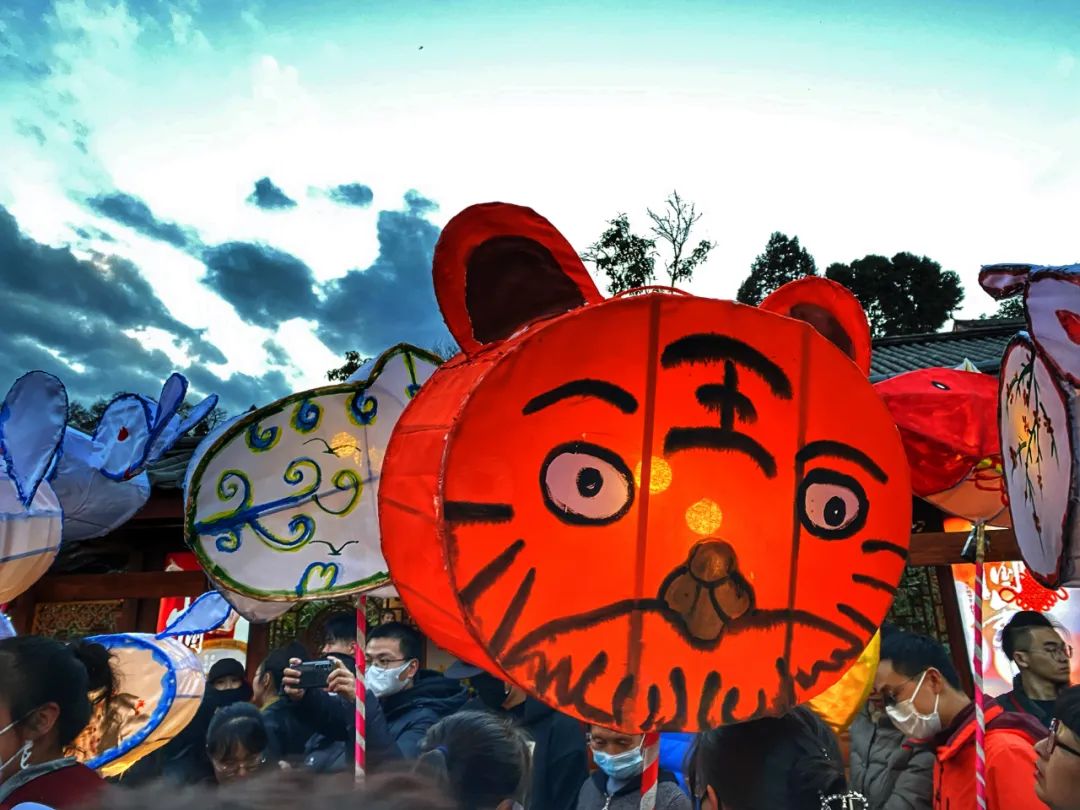 丽江古城花灯,元宵花灯夜空中最亮的星
