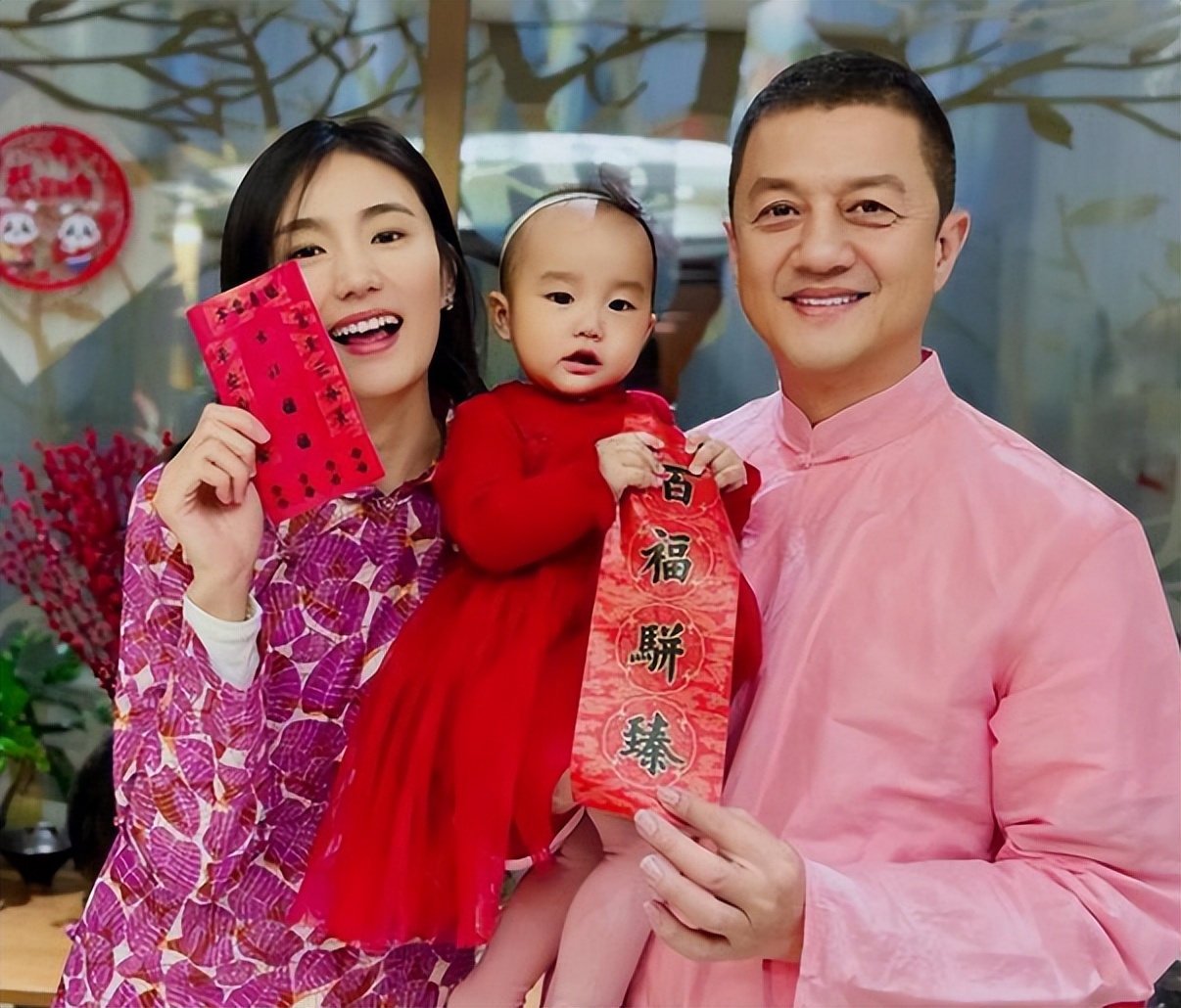 装穷？李亚鹏自曝直播赚5200w，娇妻一顿早饭500元，上演苦情戏码