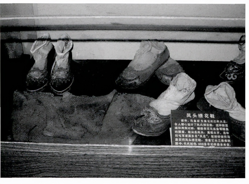 中国鞋历史讲解,漫谈中国服装史