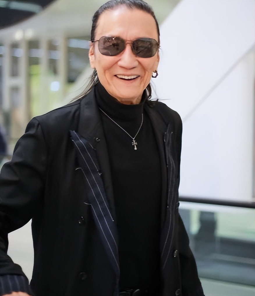 70岁香港摇滚教父夏韶声：情史胜过谢贤，与33岁女友只恋爱不结婚