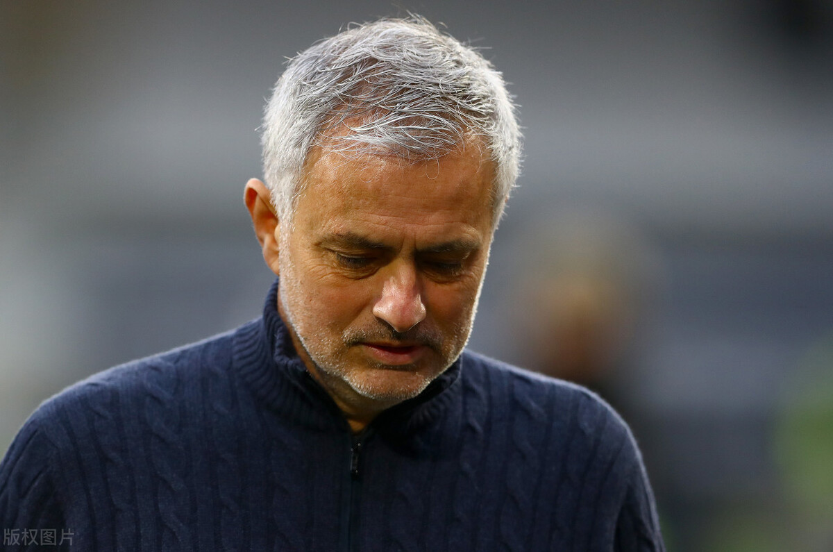 穆里尼奥用相同的战术,穆里尼奥主动上前迎孙兴慜