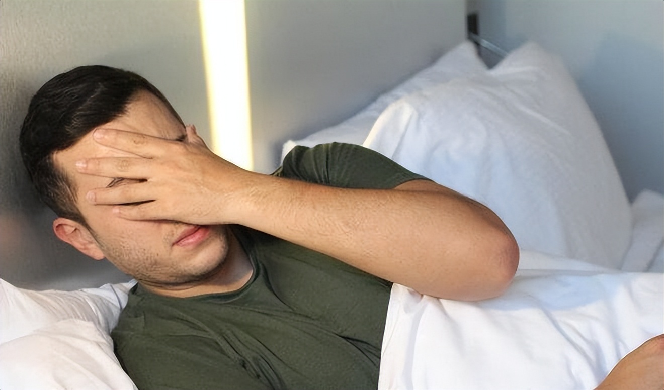 男人生理毛发变白什么情况,男毛发变白是什么原因