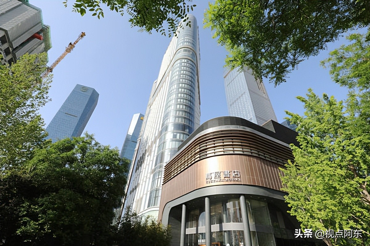 打卡西高新网红书店，常读书是人生精进最低的投资