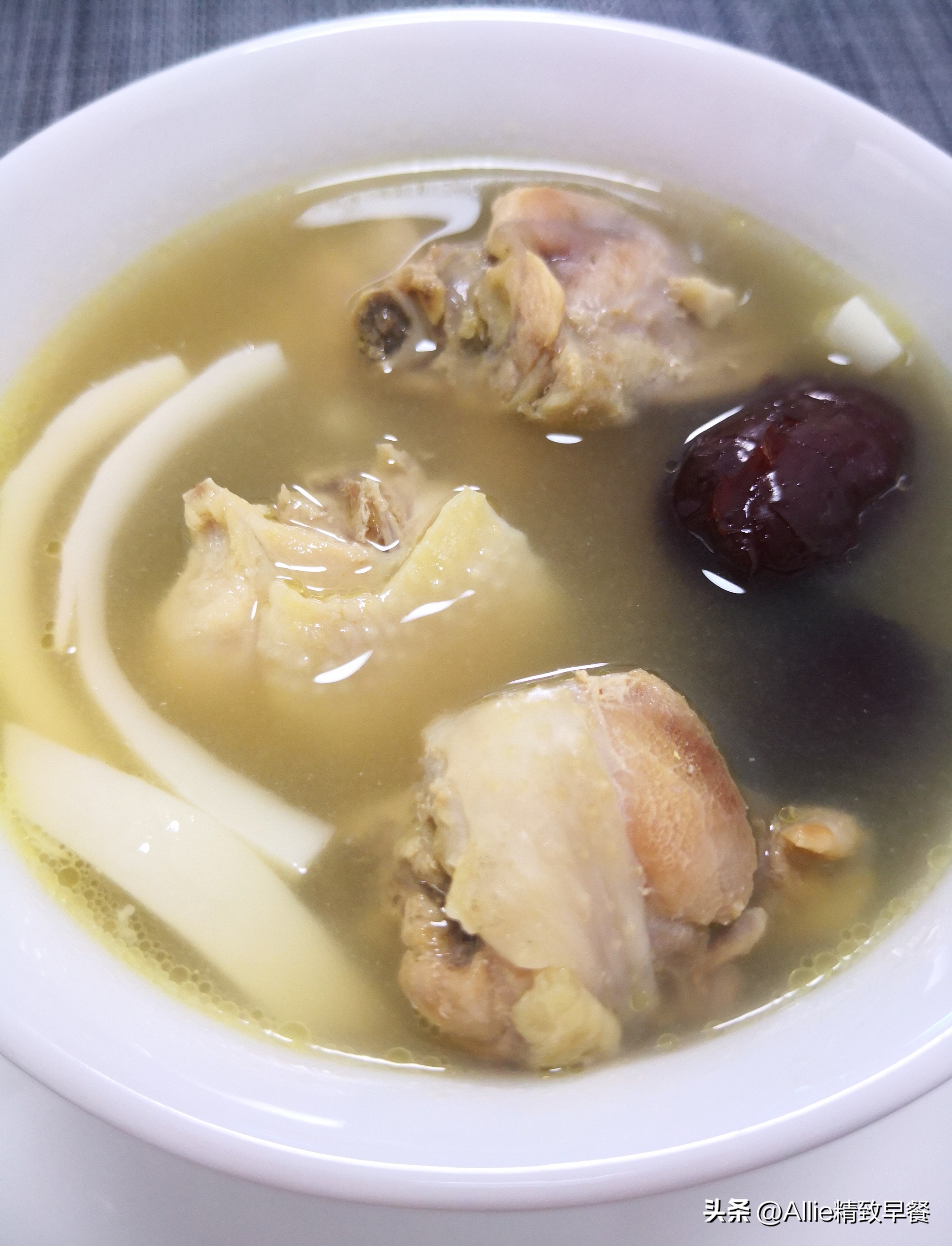 鸡汤怎么做不油腻好喝,大厨做鸡汤怎么炖好喝又不油腻