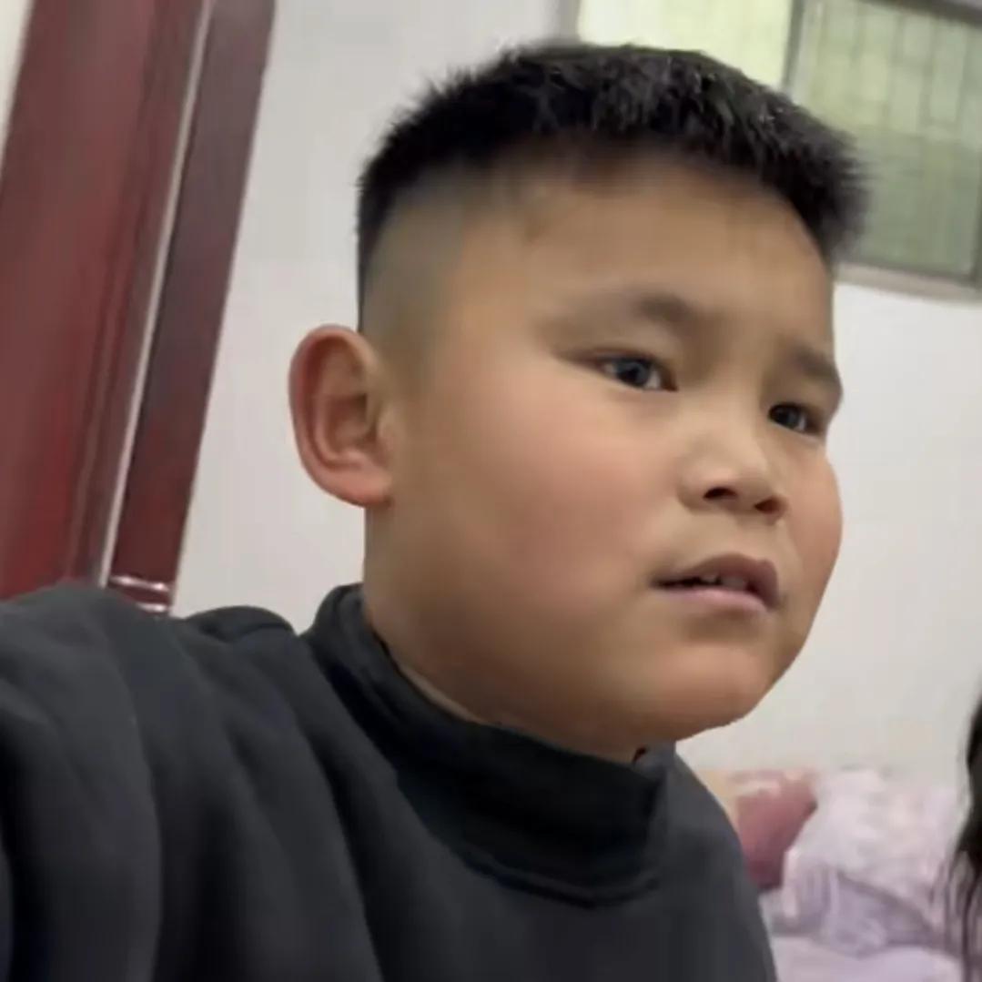 李佳亲妈婆家妈反差太大！一个给1000元让多吃肉，一个伸手要200