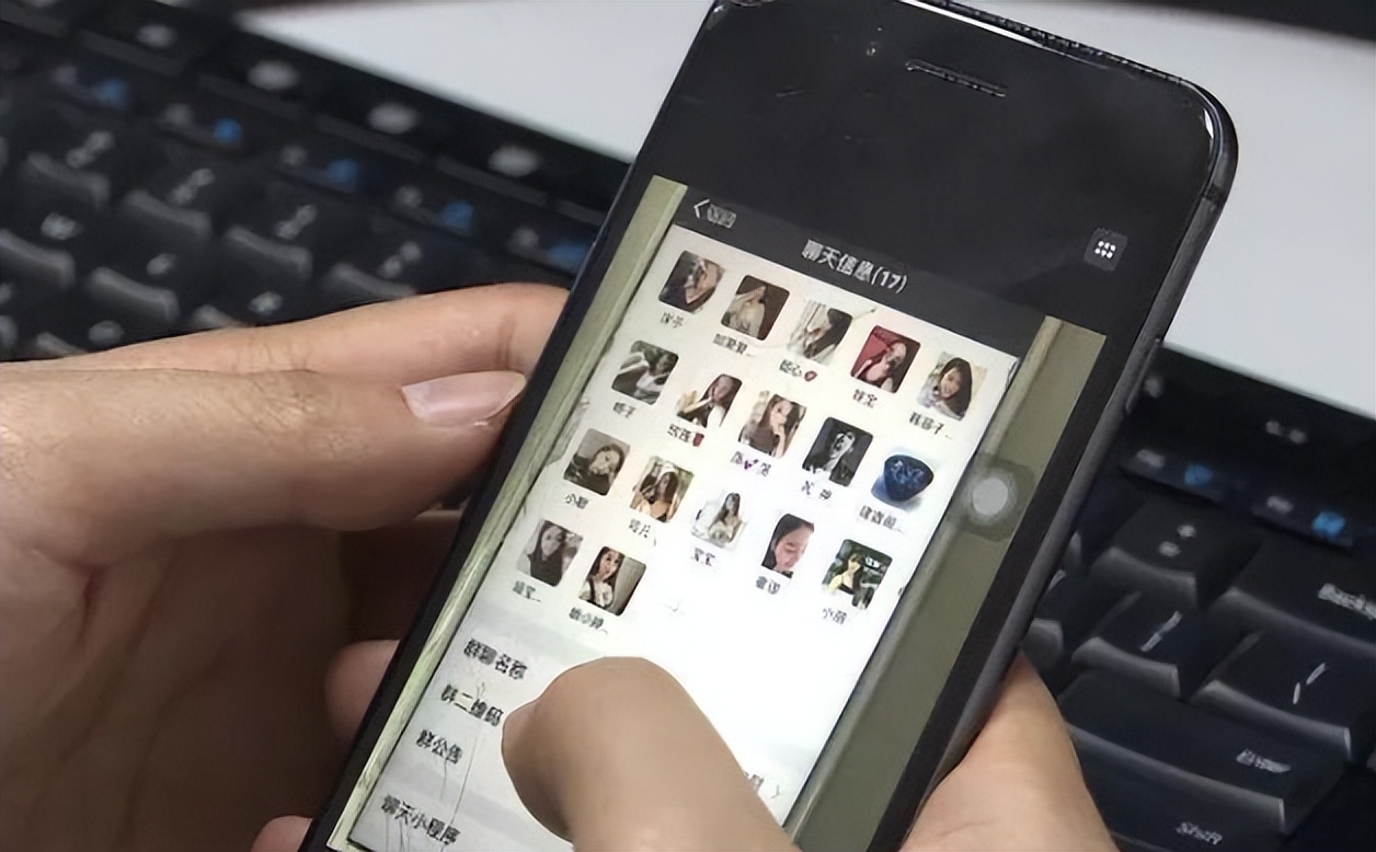 法律是一个保护伞,守法就是拉开这把伞,让我们免受风雨的侵袭