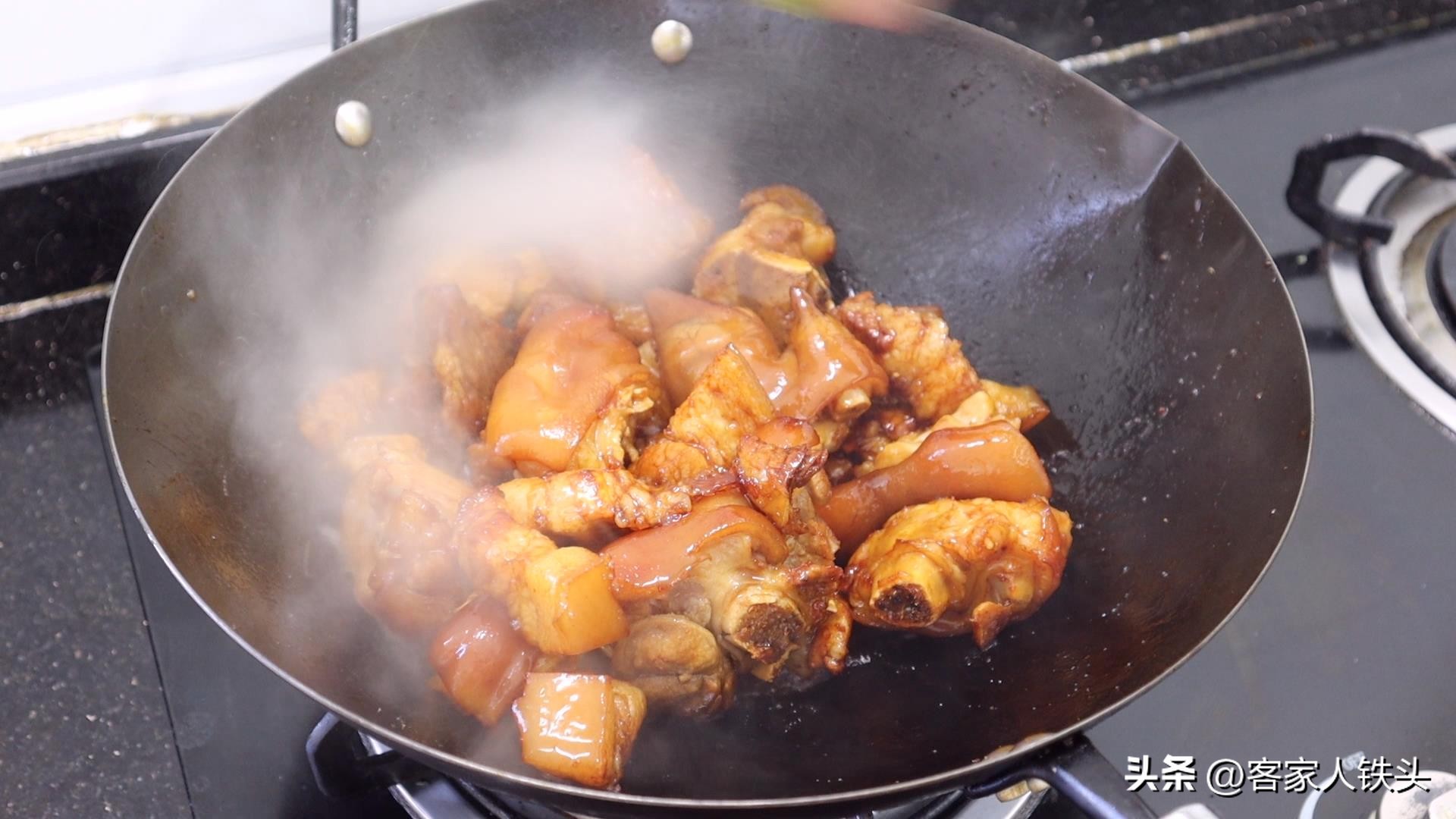 莲藕炖猪脚的家常做法大全,莲藕炖猪脚的正宗做法详细过程