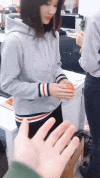 搞笑妹子动态图片,女朋友gif搞笑动态图