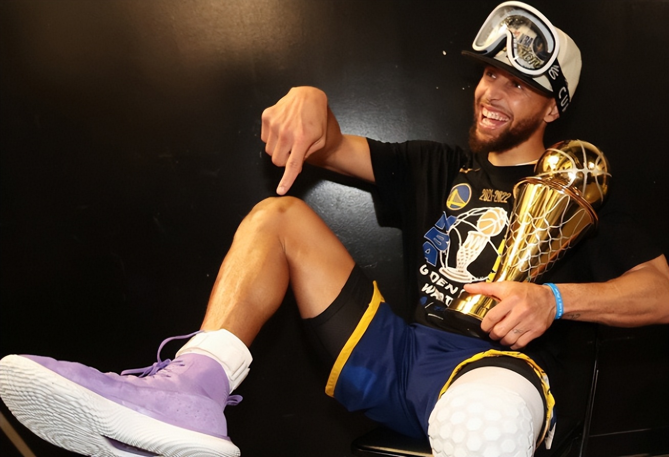 库里为什么要和安德玛合作,2017年库里续约安德玛