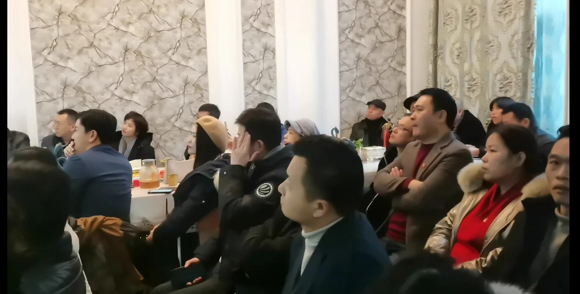 83年出生女适合做什么生意,82年女孩河南创业