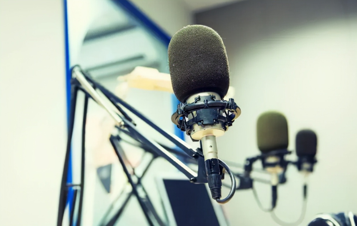 如何配音给视频用剪映,怎么给视频配音本人声音同步