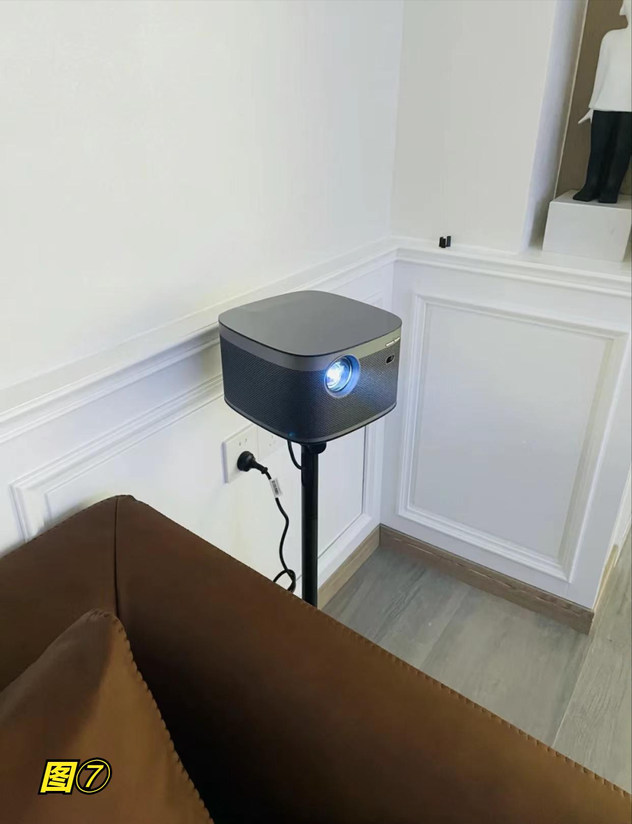 我家换了2台投影仪，终于搞明白了300元的和3000元的有啥区别了