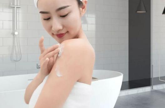 为什么有些女生身上有淡淡的香,为什么有的女人体香很臭