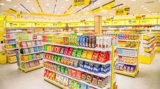 量贩式零食店最受年轻顾客青睐,一件单价30元的零食