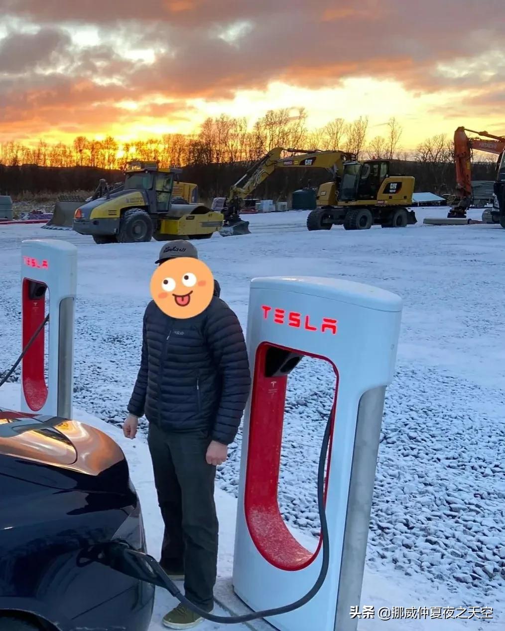 在挪威严冬12月开2021年上海出产的特斯拉YPerformance全轮驱动版