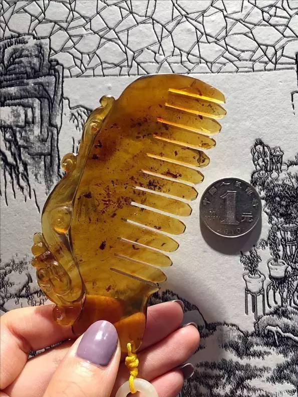 琥珀里有黑点是瑕疵吗,琥珀的瑕疵可以盘掉吗