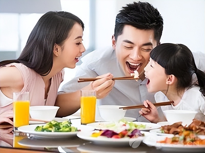 人为啥喜欢吃高钠食物,如何避免摄入高盐