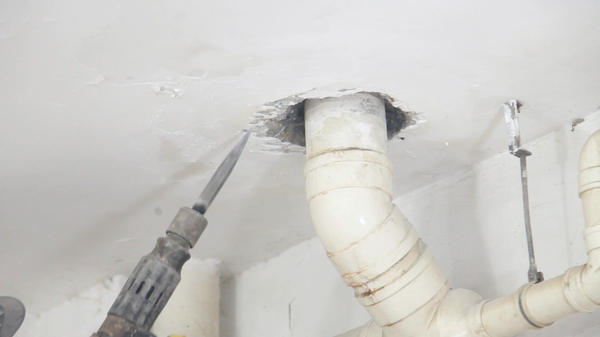 卫生间漏水免砸砖维修方法大全,卫生间漏水不砸砖维修详细教程