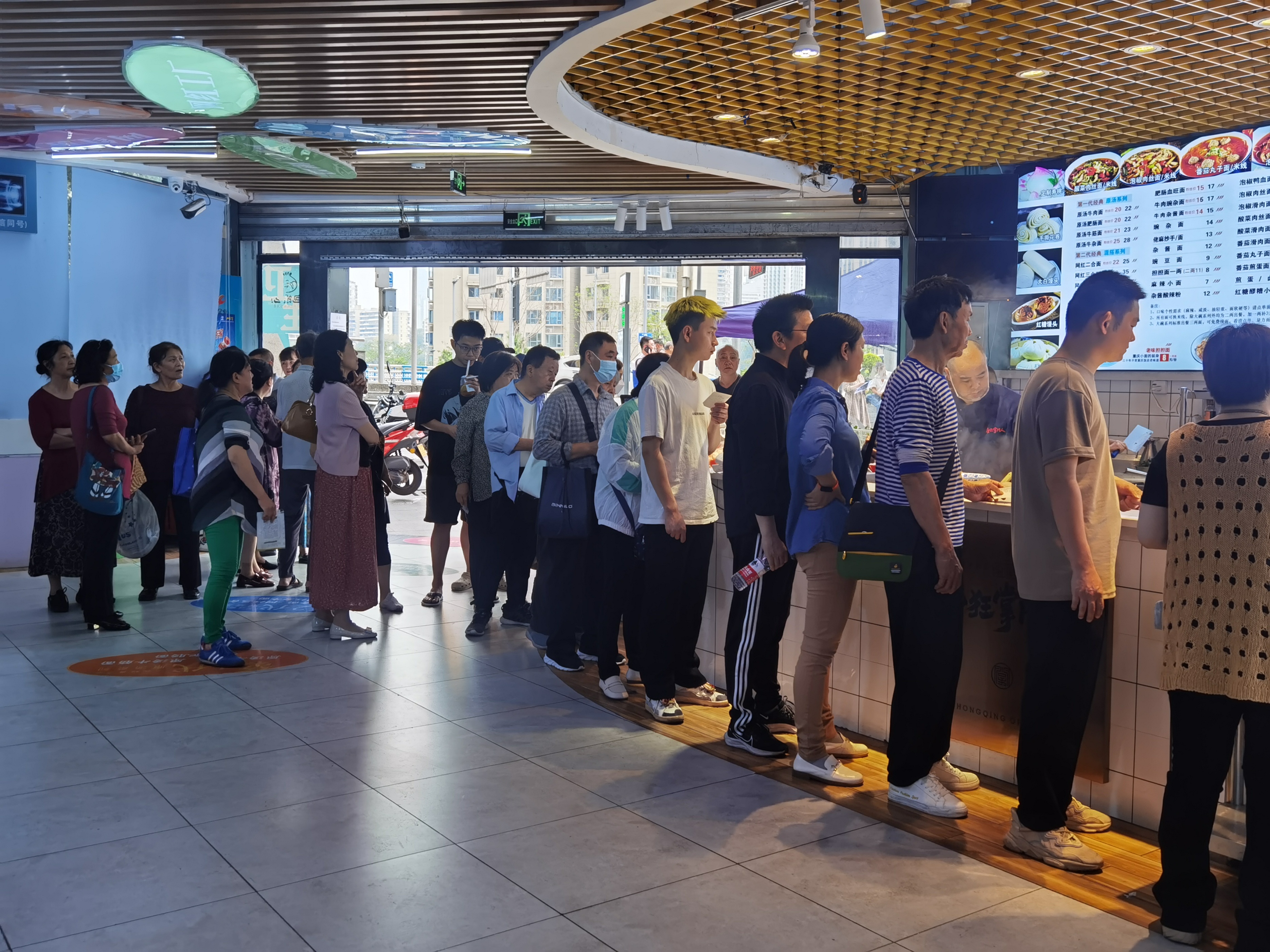 重庆社区食堂运营,重庆首家大型社区食堂