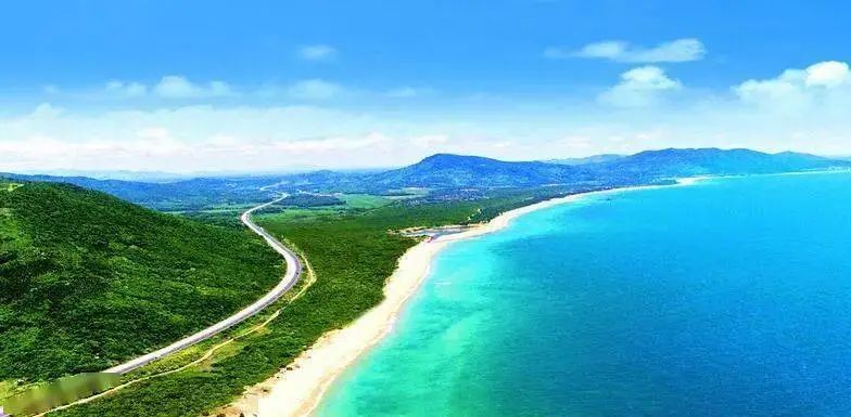 海南晴天的沙滩,海南阳光下的海