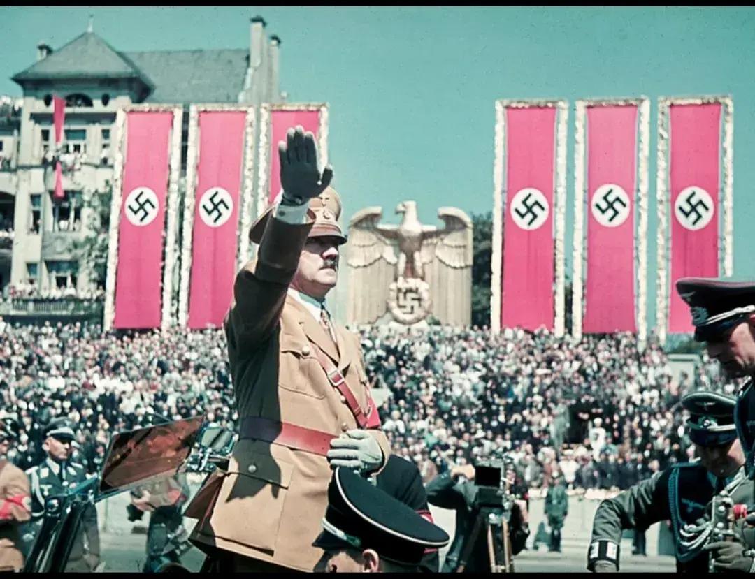 日军罪行照片：攻陷香港后兽性毕露，当场轮番侵犯新婚女明星