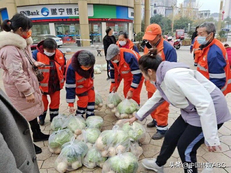 爱心蔬菜送环卫工,感恩蔬菜温暖环卫工人心